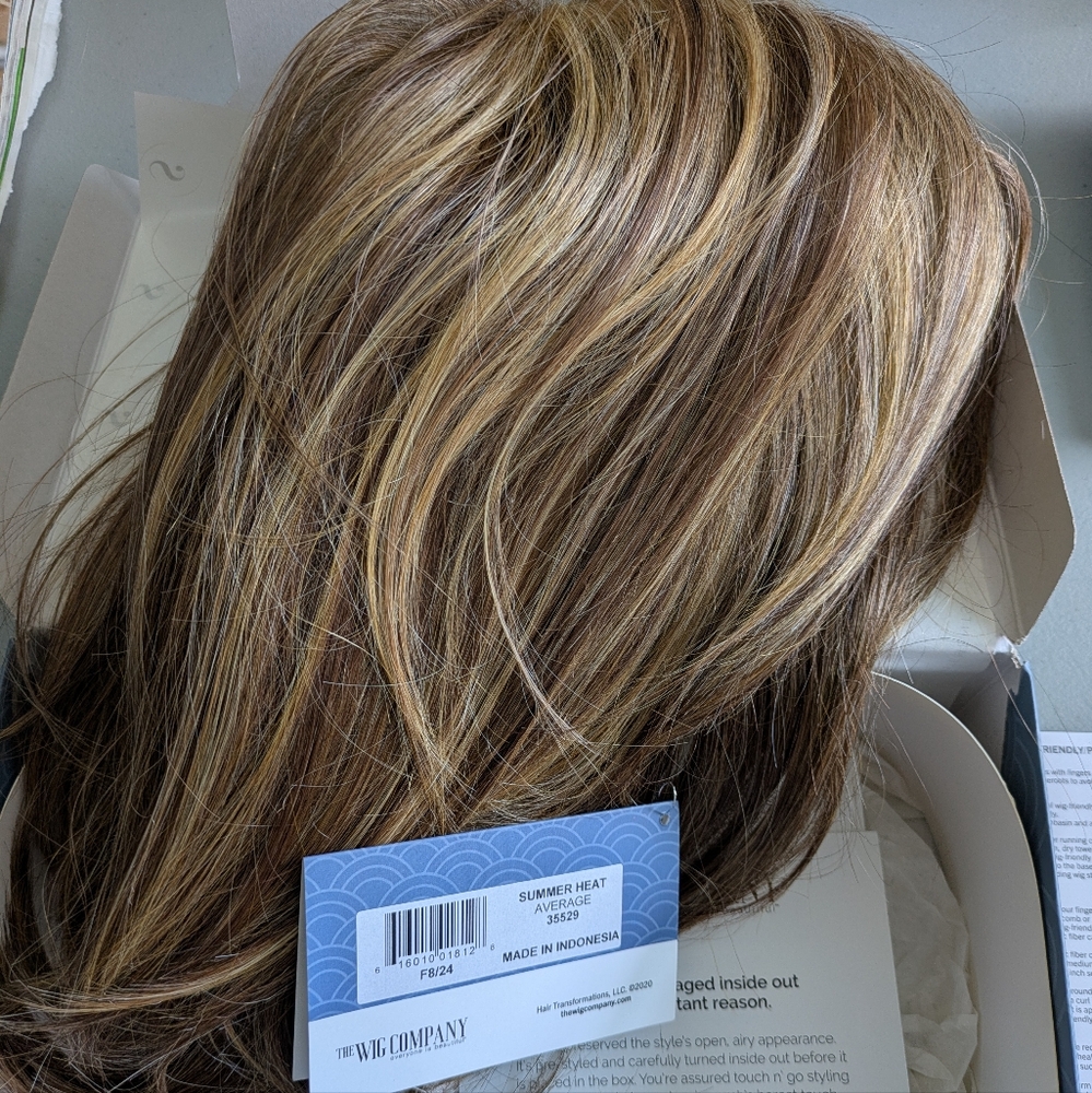 TWC "Summer Heat" Wig - F8/24 Brown Carmel Blend - Average size - New in box